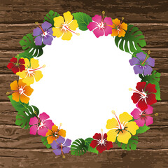 ブラウンの木目のボードの上にカラフルなハイビスカスのフラワーリース