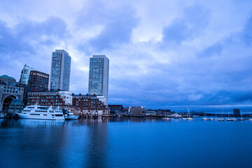 Fototapeta na wymiar boston skyline over water