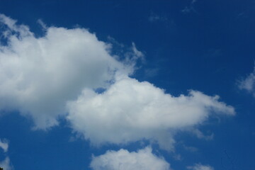 beautiful photos of the blue sky on a clear day with clean white clouds, a combination of blue and white and sparkling sunlight add a sense of enthusiasm for outdoor activities