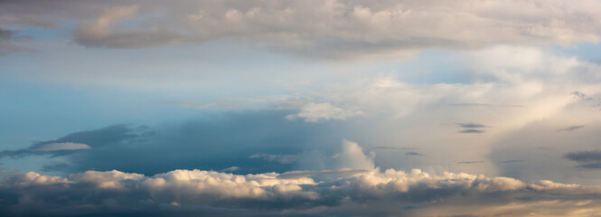 Fototapeta na wymiar Wide background with evening clouds