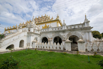 Obraz premium Mandalay, Myanmar - August 15th 2015 : an historic Buddhist monastery located near Mandalay Hill, Mandalay Region, Myanmar