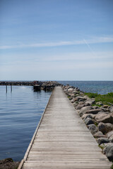 Obraz premium Bridge for bathing on the beach, blue sky 