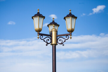Fototapeta na wymiar Lamp of street lighting on the city street in the afternoon.
