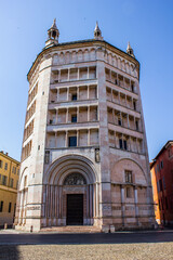Fototapeta premium View of Parma Baptistery, Piazza del Duomo, Emilia-Romagna