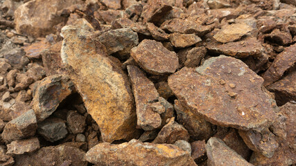 The remaining rock dredging mine, one of the building materials with high quality for the home level