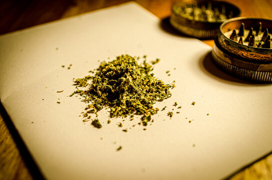 greender o grinder con un cogollo