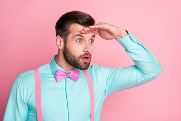 Omg unbelievable sales. Astonished guy hold hand forehead see incredible discounts impressed stare stupor wear good look clothes isolated over pastel color background