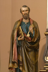 Obraz premium St. Peter's statue on the main altar of St. Clare Church in Zagreb, Croatia