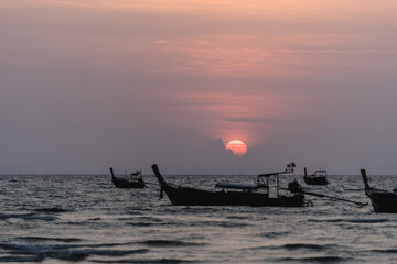 Sonnenaufgang in Thailand am Meer 