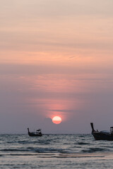 Sonnenaufgang in Thailand am Meer 