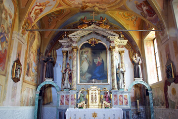 Fototapeta na wymiar Main altar in Franciscan church Annunciation of the Virgin Mary in Klanjec, Croatia