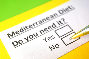 Obraz premium One person is answering question about mediterranean diet.