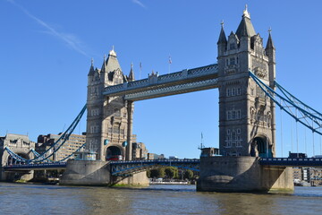 Fototapeta na wymiar London Bridge across the water