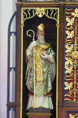 Obraz premium Saint Nicholas, a statue on a high altar in the parish church of Saint Martin in Dugo Selo, Croatia