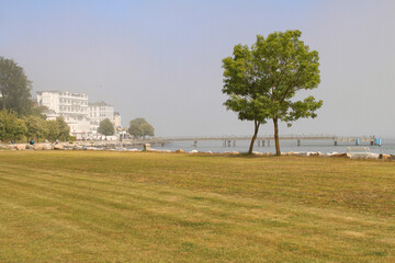 Sassnitz im Nebel; Windpromenade und Kurviertel