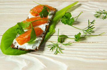 crispbread salmon with cream cheese 