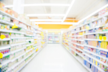Blurred food and drink on shelf in super market with cart - obrazy, fototapety, plakaty