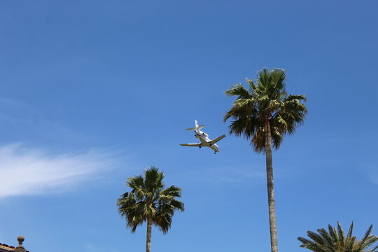 Aereo in atterraggio 