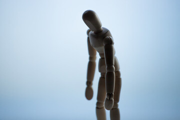 疲れた表情のデッサン人形