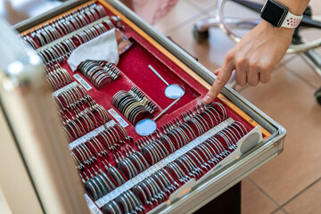 optical lens for eye examination and diopter measurement in the eye surgery