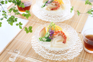 錦糸卵と車海老を乗せたそうめん