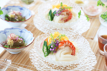錦糸卵と車海老を乗せたそうめん