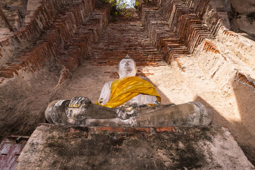 Old buddha statue with old wall brick of Wat Nakhon Luang Tample,Prasat Nakhon Luang in Ayutthaya,Thailand.