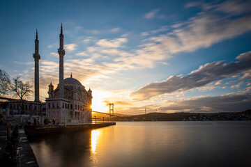 Obraz premium Istanbul Ortakoy Strait sunrise white clouds.