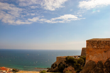 Fototapeta na wymiar The Santa Barbara Castle overlooking Alicante, Spain