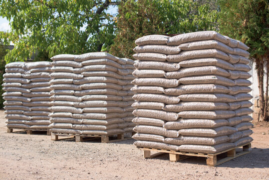 Many sacks that are filled with pellets placed on pallets