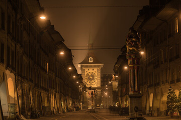 Bern - Hauptstadt der Schweiz bei Nacht mit Zytgogge