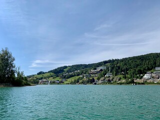 Ägerisee - Aegerisee im Ägerital mit Blick auf Gemeinde Unterägeri / See in der Schweiz
