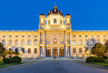 Fototapeta premium Kunsthistorisches Museum, Vienna, Austria at Night