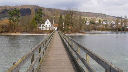 Brücke zum Kloster Werd auf der Insel Werd im Bodensee