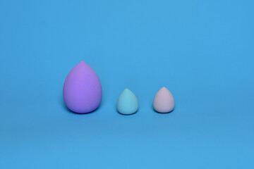 different size makeup puff. good looks. beauty