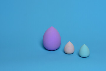 different size makeup puff. good looks. beauty
