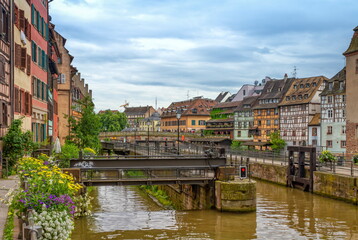 Fototapeta na wymiar Traditional Alsatian half-timbered houses and canal in Petite France, Strasbourg, France