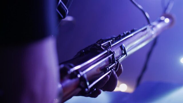 focus translation on a corpse called bassoon at a concert where an orchestra plays