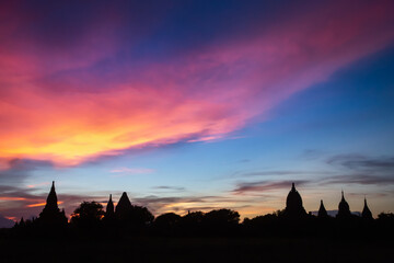 Obraz premium colorful sunset in Bagan, Myanmar.