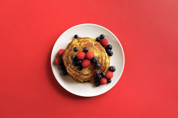 Pancakes with raspberry, blueberry and agave syrup