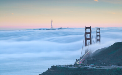 Fototapeta na wymiar Low Fog in Golden Gate Bridge