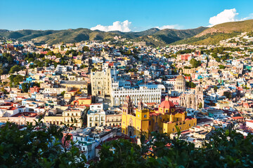 Fototapeta premium Guanajuato Mexico view during noon, colorful houses and historic buildings.