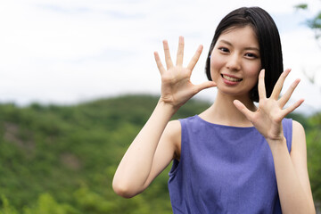 自然の中の女性