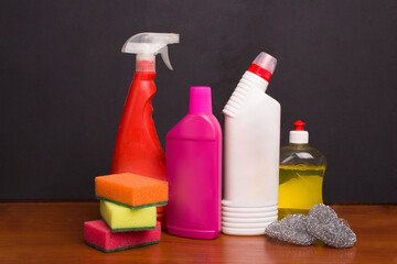 Set for cleaning various surfaces in the kitchen, bathroom and other areas.