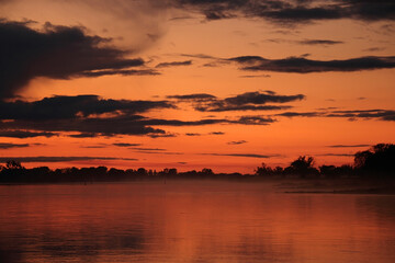 Obraz premium Colorful sunset by the Odra River, Poland.