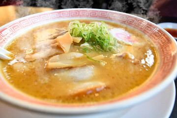 湯気がもうもうと立って、すぐに食べたくなる味噌ラーメン