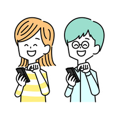 笑顔でスマホを操作する男女