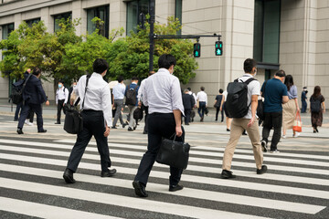 東京駅、丸ノ内の緊急事態宣言解除後の通勤風景