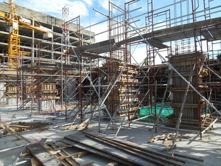 Naklejka premium MALACCA, MALAYSIA -SEPTEMBER 19, 2016: Column timber form work and reinforcement bar at the construction site in Malacca, Malaysia. The structure supported by temporary wood support
