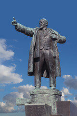 Fototapeta premium Monument to Vladimir Lenin in St. Petersburg